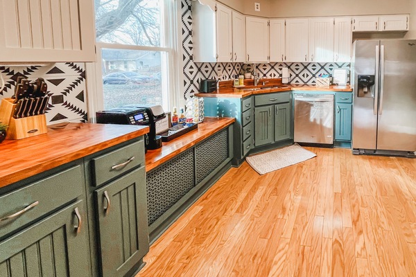 Køleskab, mikrobølgeovn, ovn, kogeplade