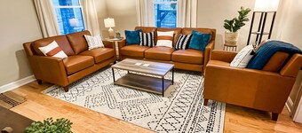 The Blue Door Bungalow - Central & Walkable to Downtown & Indiana University