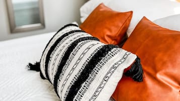 2 makuuhuonetta, silitysrauta/-lauta, ilmainen Wi-Fi, vuodevaatteet