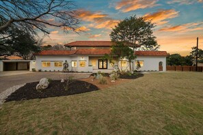 Exterior - Overlook Oasis-Stunning Views-Pool and Spa! (Austin)