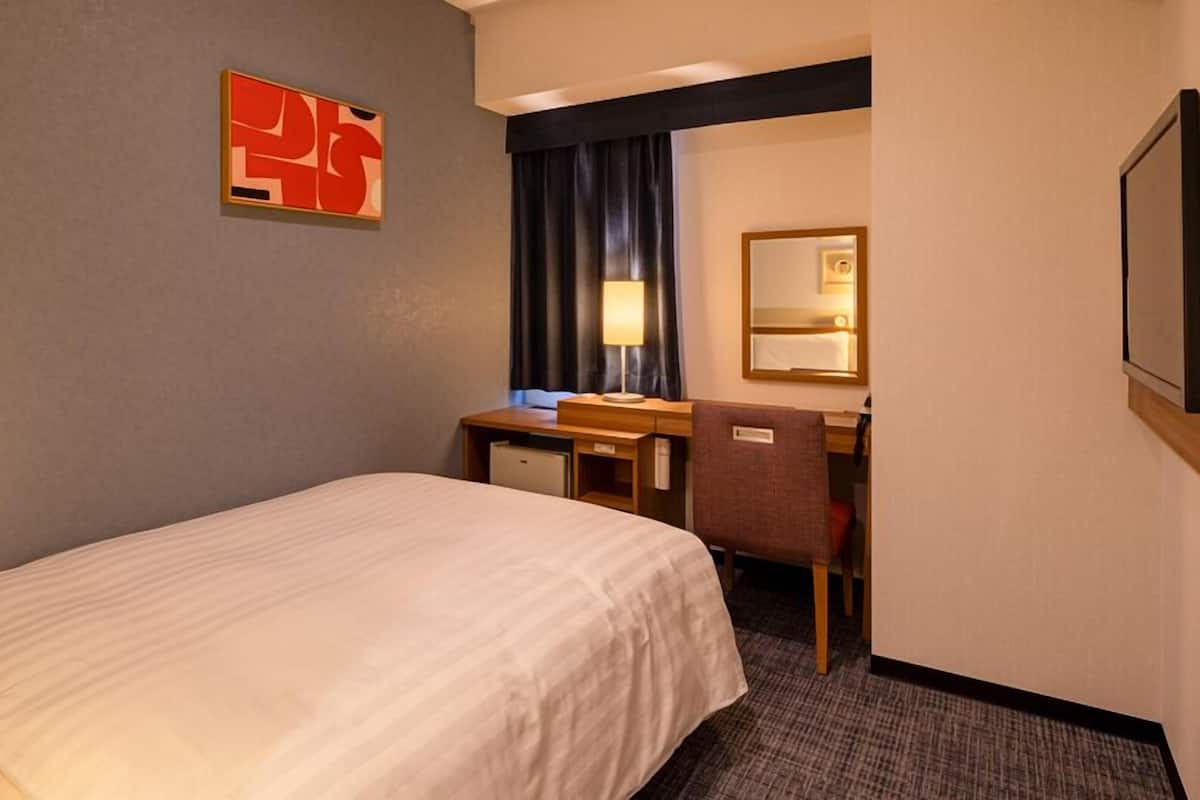 1 bedroom, premium bedding, in-room safe, desk