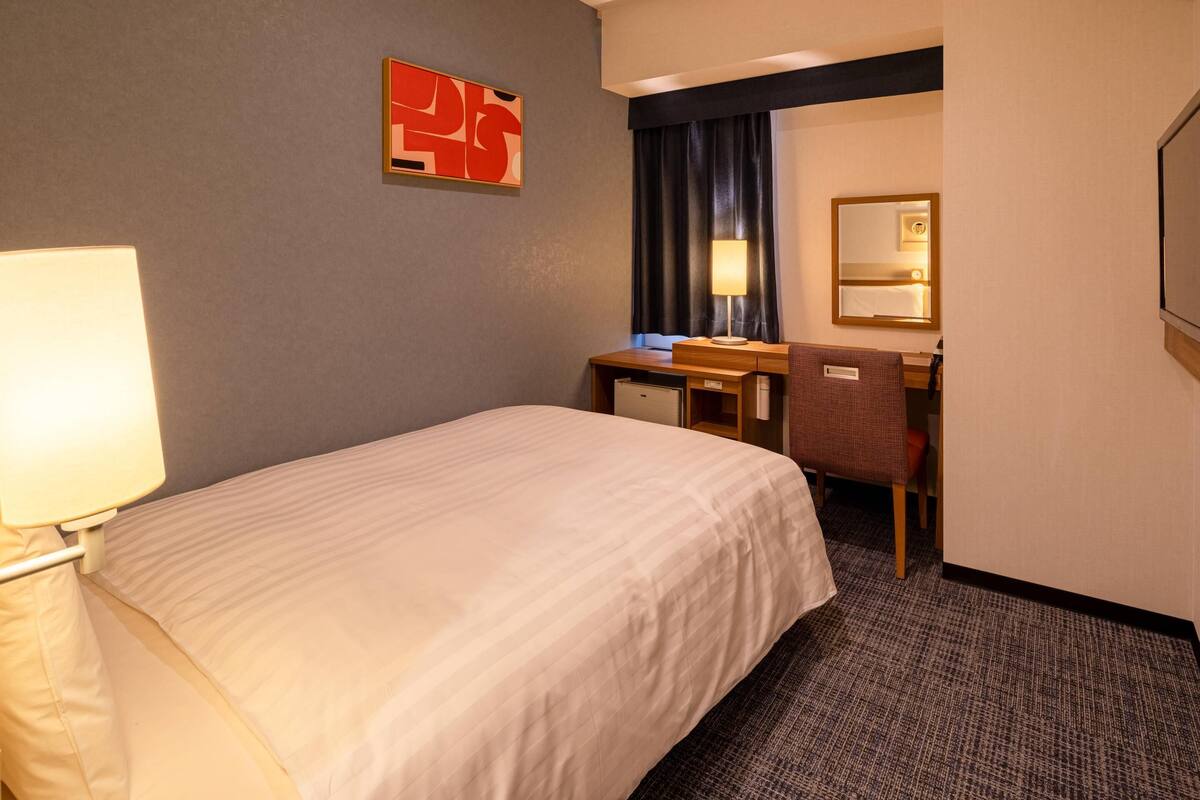 Standard Room, 1 Twin Bed, Non Smoking | 1 bedroom, premium bedding, in-room safe, desk