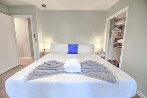 3 bedrooms, iron/ironing board, travel cot, WiFi - Central Island Home (Charleston)