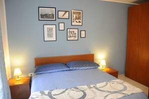 2 chambres, fer et planche à repasser, Wi-Fi gratuit, draps fournis