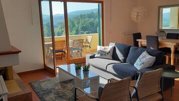 Apartment | Ruang tamu | Pendiangan