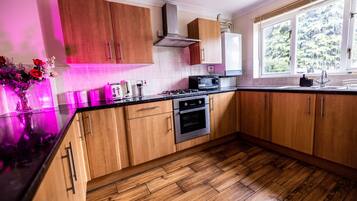 House | Private kitchen | Fridge, microwave, oven, stovetop