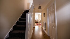 A staircase leading to a room with a radiator and a door. - Sleeps8-kingbeds-sofabed-garden-aircon-freeparking (London)
