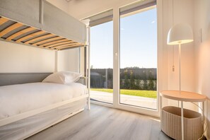 2 habitaciones, tabla de planchar con plancha, internet y ropa de cama 