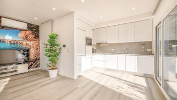 Fridge, microwave, dishwasher, coffee/tea maker