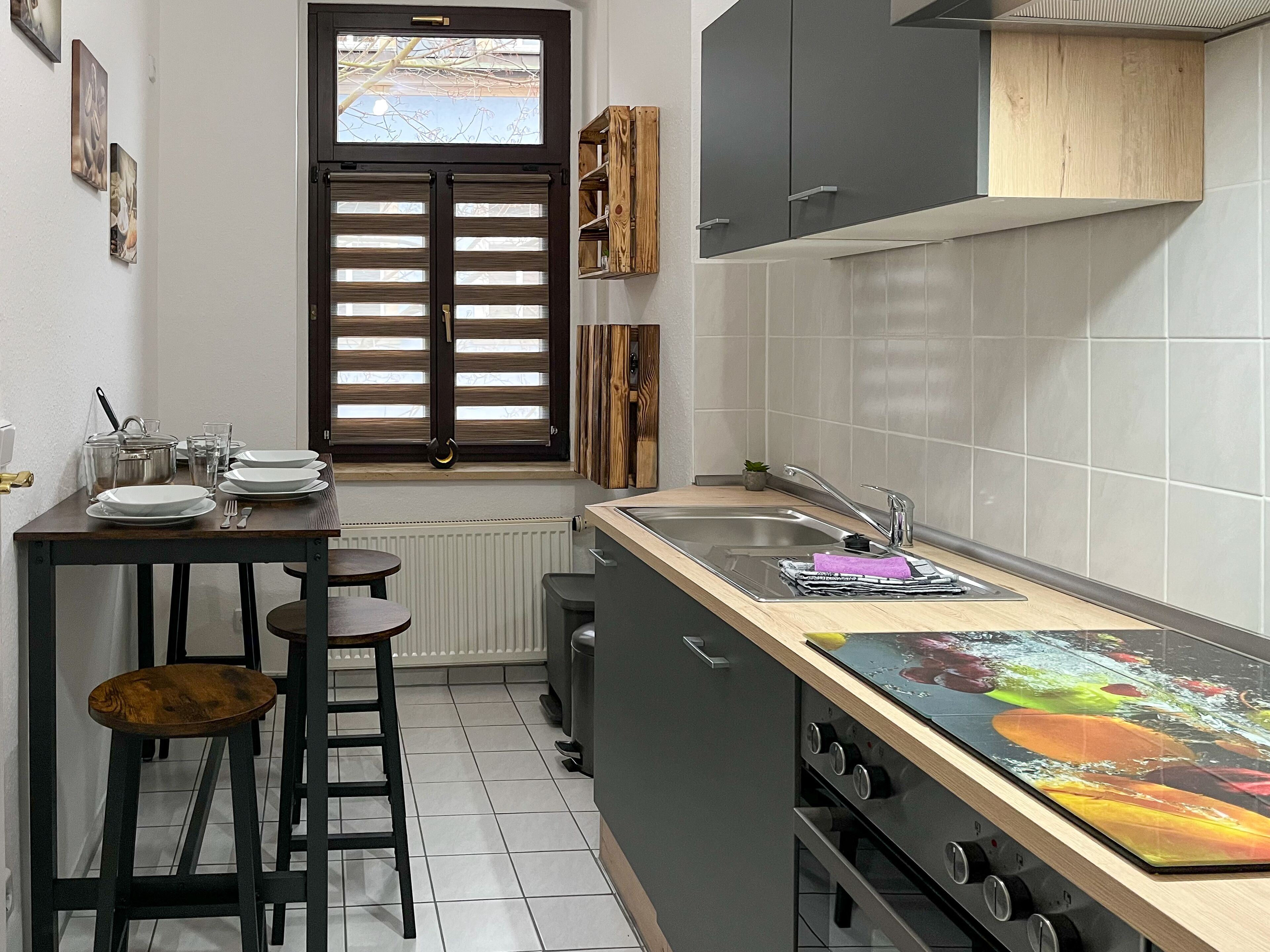 Kühlschrank, Mikrowelle, Ofen, Herdplatte