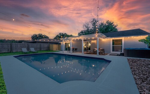 Tampa Oasis : Heated Pool • Hot Tub • Game Room