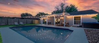 Tampa Oasis : Heated Pool • Hot Tub • Game Room