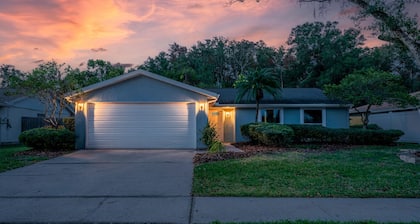 Serene Oasis Tampa Home /Pool /Hot Tub/Game Room