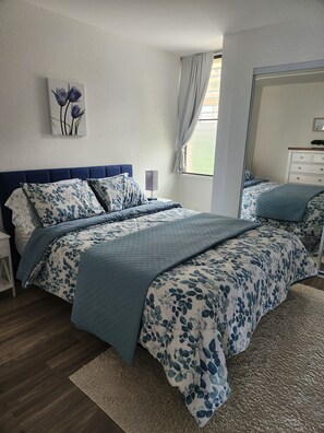2 habitaciones, tabla de planchar con plancha, wifi y ropa de cama 