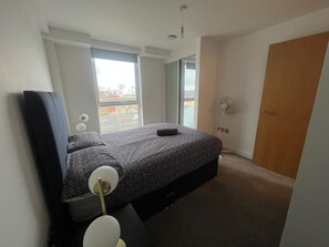 1 kamar tidur, setrika/meja setrika, Wi-Fi gratis, dan seprai linen