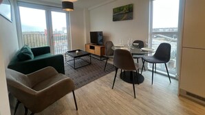 Living area - Stunning 1-bed Apt In Salford Close To City Centre (Salford)