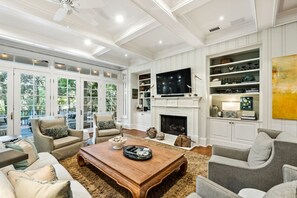 Smart-TV, Stereoanlage, Drucker