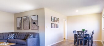 Enjoy the warmth! Modern 2B/2B duplex with large dining area, cozy bedding, and space for 5. Central location near downtown Casper shops.