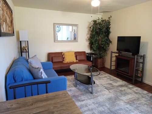 Private apartment on horse property with views, near beach and airport!