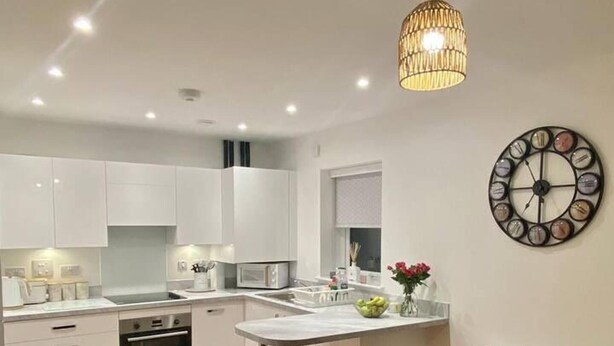 Private kitchen - Stunning 1-bed Apartment in Grays & Free Parking (Grays)