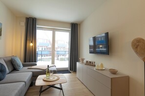 Een televisie en een stereo