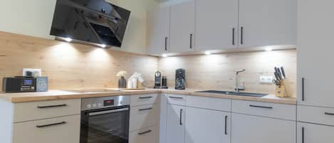 Réfrigérateur, four, plaque de cuisson, lave-vaisselle