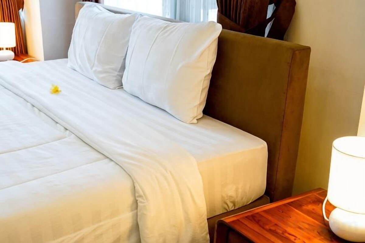Premium bedding, rollaway beds (surcharge), WiFi (free)