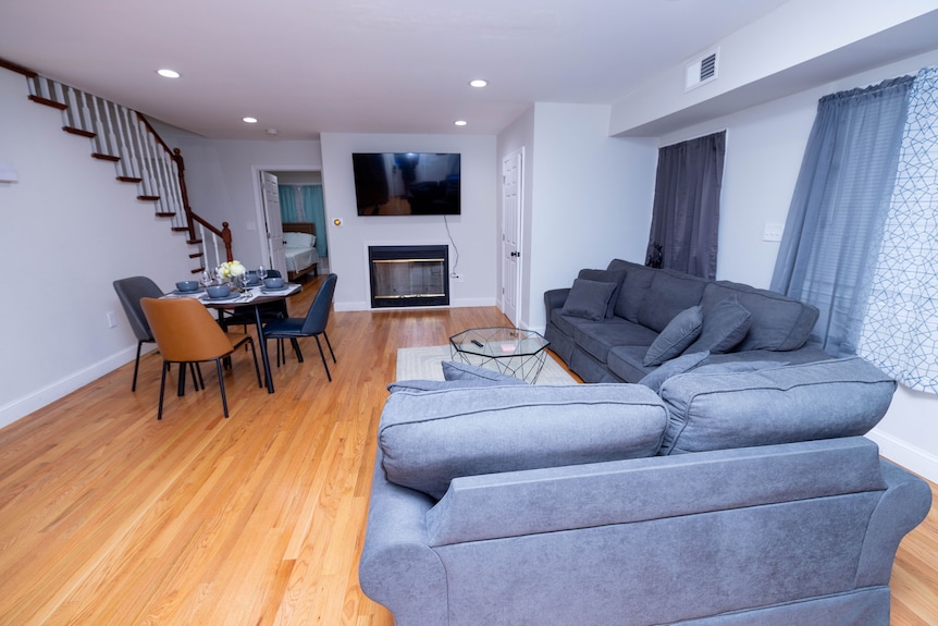 Modern Luxury Home With Fireplace & Game-room. - Brockton, MA
