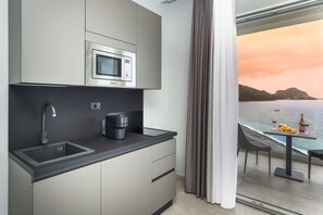 Egyptian cotton sheets, premium bedding, down duvets, in-room safe - Emerald Boutique Hotel (Cefalù)