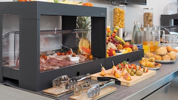 Tägliches Frühstücksbuffet (20 EUR pro Person)