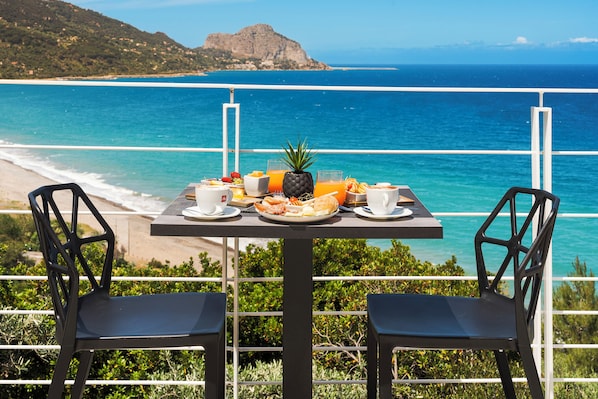 Frukostbuffé varje dag (EUR 20 per person)