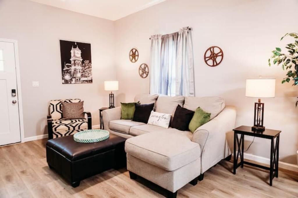 Hollywood of the south 3bed 2bath, Short walk to the square