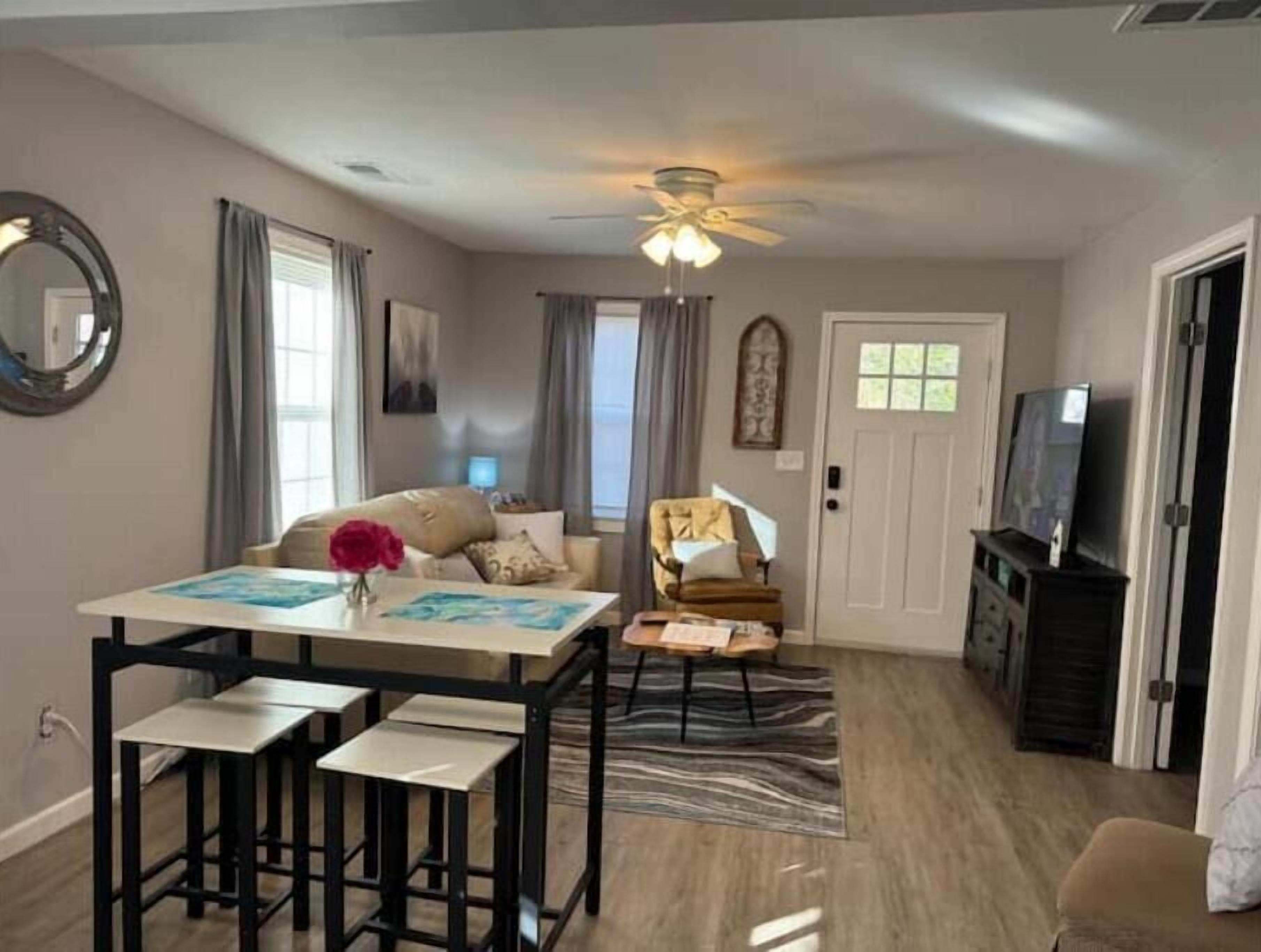 2 bedroom/2 bath Short walk to the square