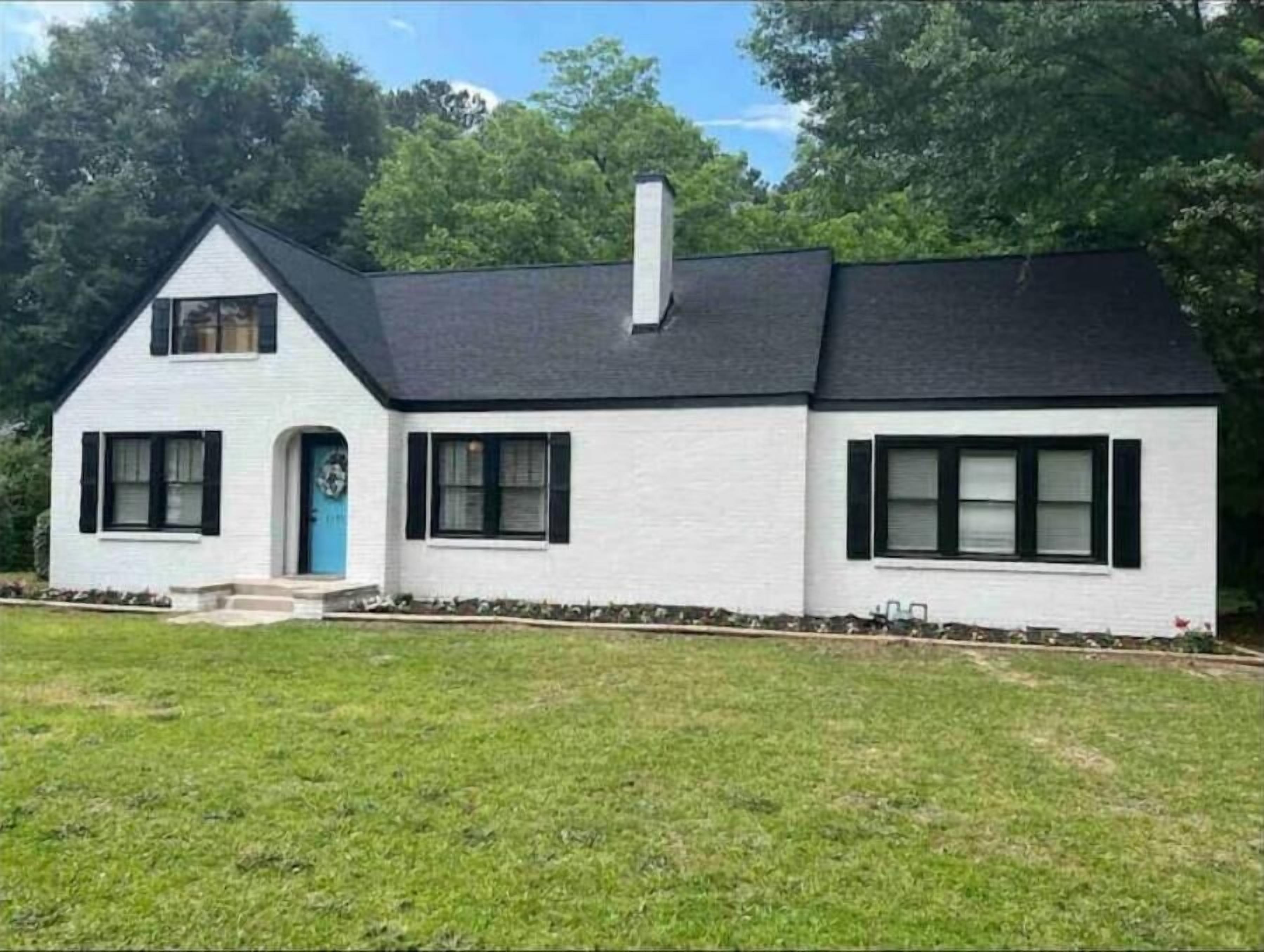 Near square, 4000sf, 2set dining/living, fireplace