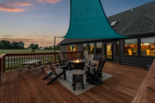 Country Paradise w/Inground Pool on 9 acres. Sleeps 13.  