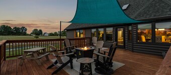 Country Paradise w/Inground Pool on 9 acres. Sleeps 13.  