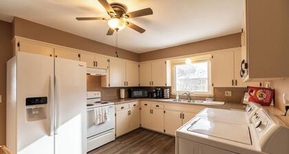 Quaint Home 2 miles from Mayo Handicap Accessible