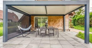 Outdoor dining - Le Blason (Jumièges)