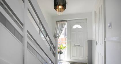 Maltby House, Rotherham for Contractors & Families (Hosted by Emu-J Stays)