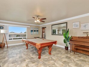 Game room - Beachtown Bella 2 bed Ocean View (Oceanside)