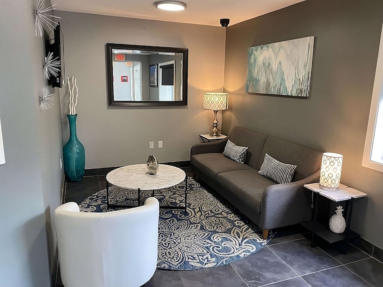 Close To Popular Attractions, Relax In Your Suite After A Day Of Exploring! - Concord