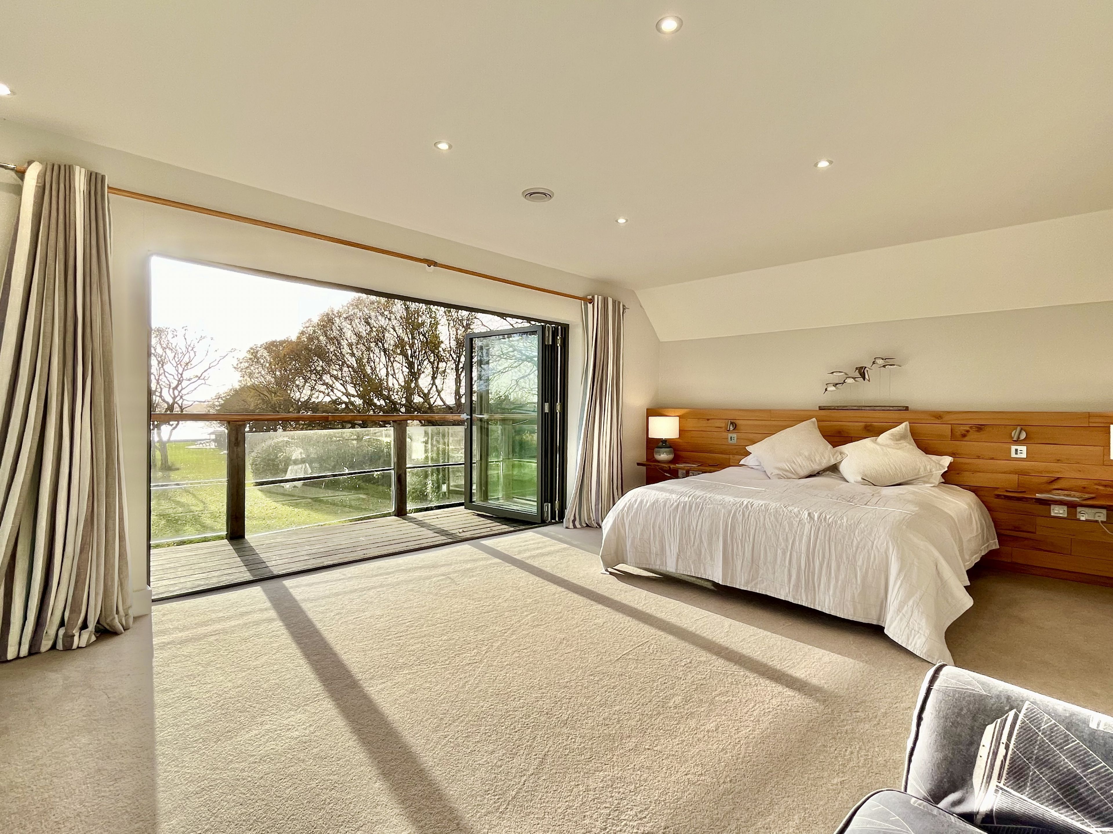 6 dormitorios, escritorio, tabla de planchar con plancha y wifi