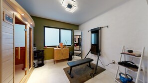 Spa - Hollywood Haven: Hi-Tech Wellness Retreat (Hollywood)