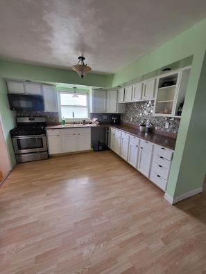 Fridge, microwave, oven, stovetop - Humble and Cheerful
(South Bend)