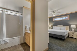 Sèche-cheveux, serviettes fournies, savon, shampoing