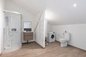 Håndklær, såpe og toalettpapir