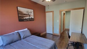 2 chambres, fer et planche à repasser, Wi-Fi, draps fournis