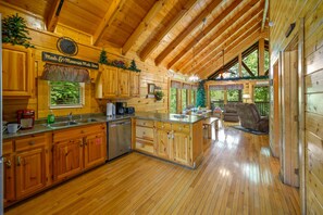 ثلاجة، ميكروويف، فرن، موقد طهي مسطح