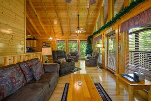 تلفزيون ذكي، مدفأة، ألعاب فيديو