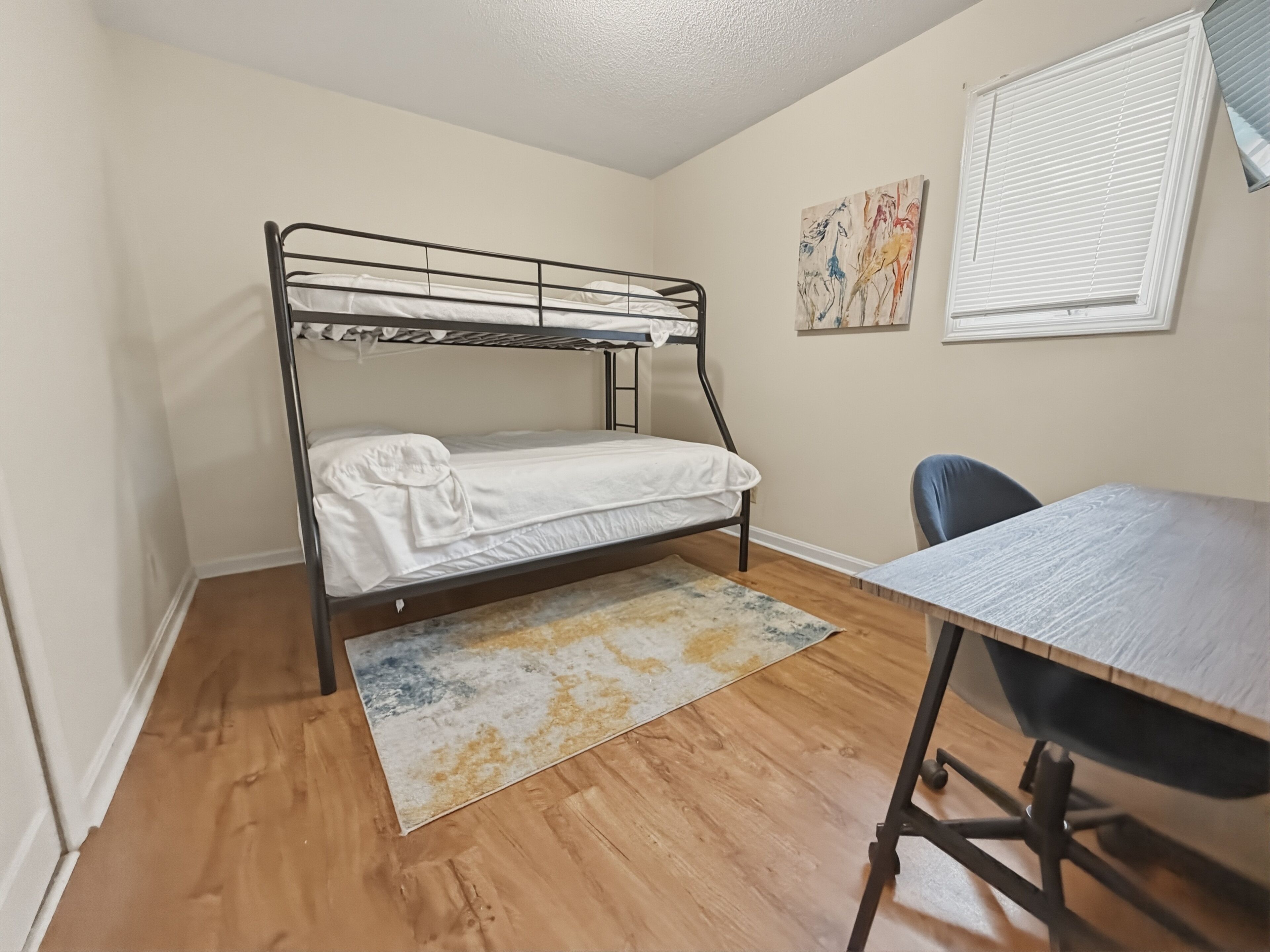 2 bedrooms, desk, iron/ironing board, WiFi (free)